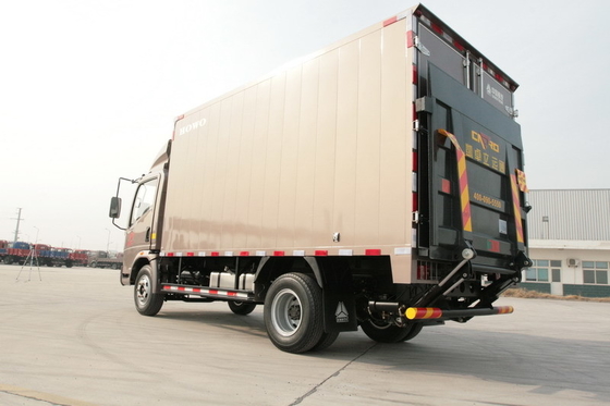 De Diepvriezervrachtwagen 4x2 van de Sinotrukhowo7 10T Ijskast voor Vlees en Melkvervoer