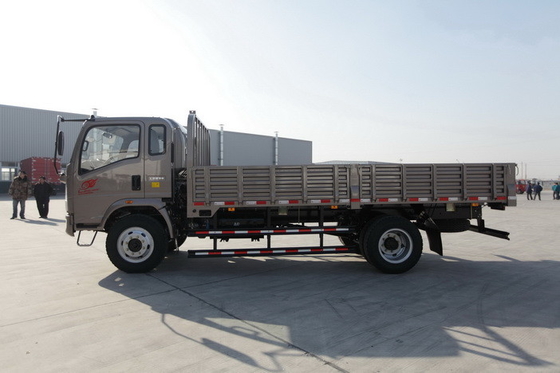 Van de Plichts Commerciële Vrachtwagens van HOWO 4x2 de Lichte van de de Brandstofbesparings Bruine Kleur 160hp 8.2t Achteras