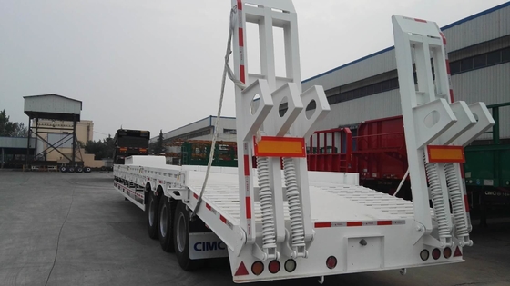 3 Semi de Aanhangwagen Rode Kleur van het as Lage Bed met Zelfleidingsassen en Hydraulische Hellingen