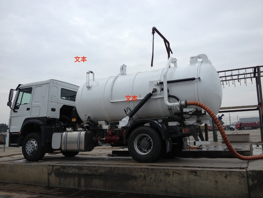 Van de de Rioleringszuiging van SINOTRUK HOWO de Vrachtwagen 10000L-15000L 4X2 6 de Vrachtwagens van het Wielen Vloeibare Afval