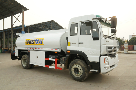 Van de Tankwagen 5-6 CBM 4X2 LHD Euro 140HP Brandstof van de Sinotrukhowo7 Lichte Benzine de Tankaanhangwagen