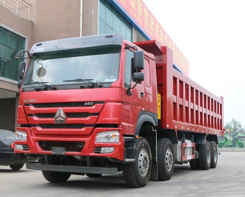 Op zwaar werk berekende de Stortplaatsvrachtwagen van voorraadhowo 371hp 8x4 voor Bevordering in Rode Kleur