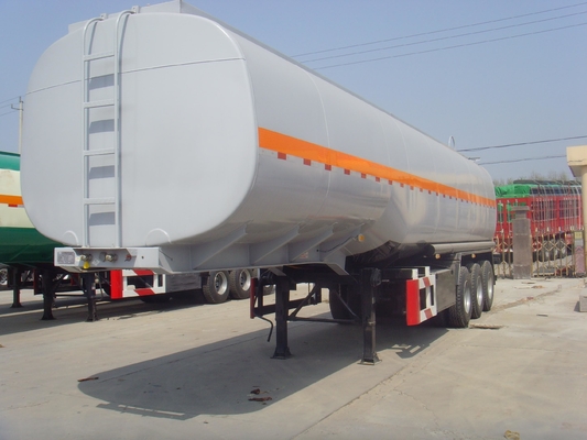 25-60cbm Olietanker het Semi Vrachtwagen en Koolstofstaal van de Aanhangwagenoptie Q235 Van Aluminiumlegering