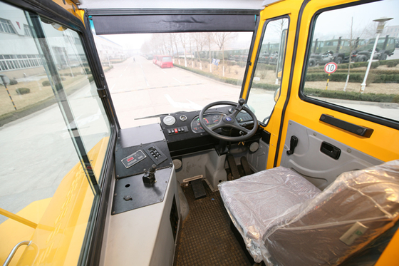 Van de de Tractorvrachtwagen van de Sinotrukhaven de Enige Cabine met 4 Banden en Reserveonderdelen 1