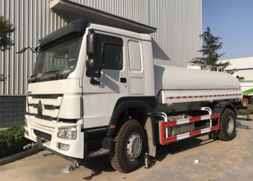 De Vrachtwagen van de het Waternevel van Sinotrukhowo 4x2 6x4 10000L