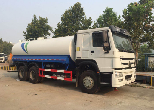 het Watertankwagen van 30000L Sinotruk Howo7 met Nevelsysteem