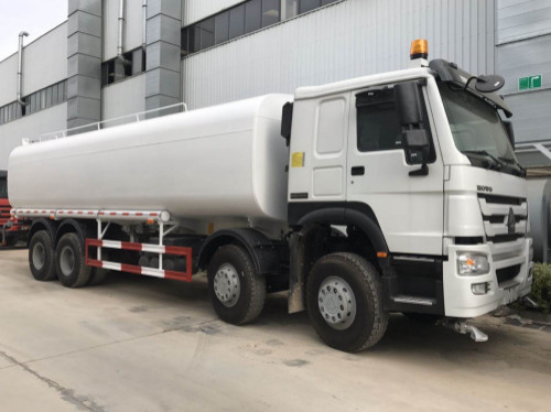 het Watertankwagen van 30000L Sinotruk Howo7 met Nevelsysteem