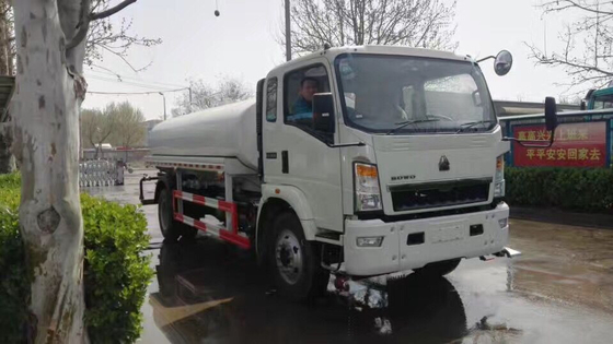 De Tankwagen4x2 Euro Emissie 3 van het Sinotruk Lichte Model8000l Water