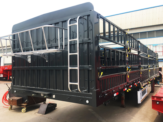 De Dragervrachtwagen van omheiningssemi trailer livestock met 3 Assen