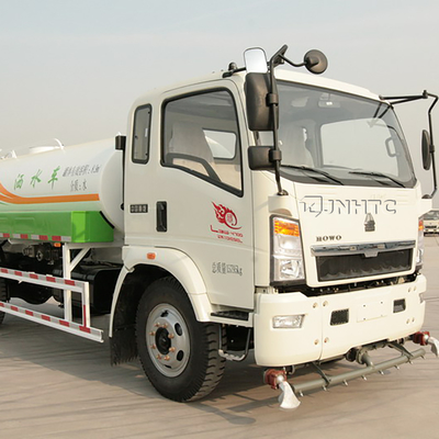 Het Lichte Watertankwagen 4x2 van SINOTRUK HOWO met 14m Front Sprinkler