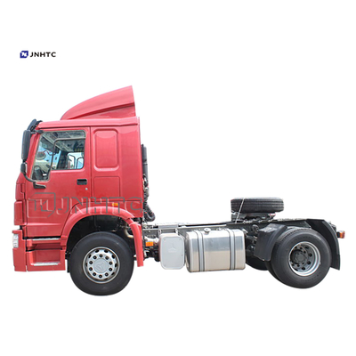 De Tanker Diesel van Sinotrukhowo 400L Tractorvrachtwagen 4x2 102km/h