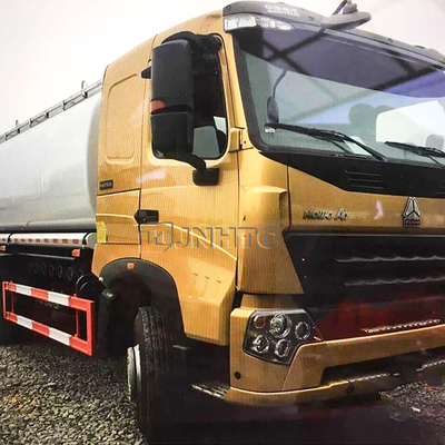De Tankwagen Euro2 Euro3 25000L 6x4 van de Sinotrukhowo A7 371hp Stookolie