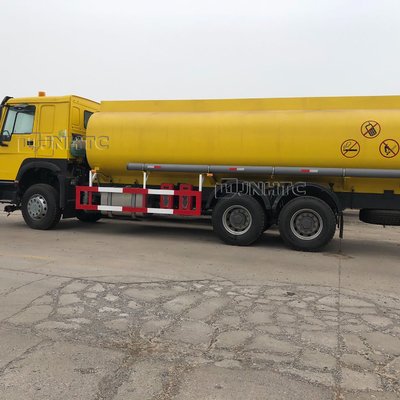 De Tankeraanhangwagen Euro2 Euro3 25000L 6x4 van de Sinotrukhowo 371hp Stookolie