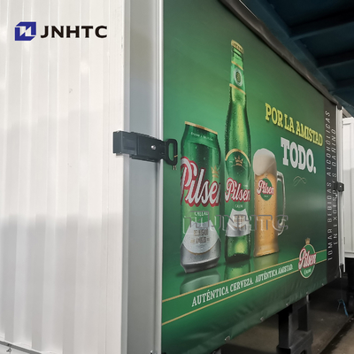 De de Diepvriezervrachtwagen van de Sinotrukhowo 4x2 Ijskast drinkt Drank Gekoelde Doosvrachtwagen