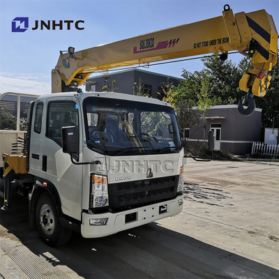 Lichte de Plichts Commerciële Vrachtwagens van SINOTRUK HOWO 4X2 met CRANE RHD 10 Ton Truck