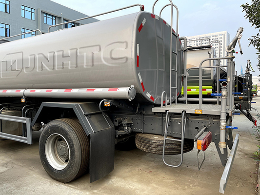 Sinotruk Howo 6 van de de Tankervrachtwagen van de Speculant4*2 Brandstof de Olietanker 10000L van Howo