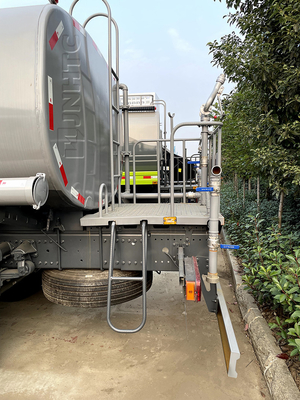 Sinotruk Howo 6 van de de Tankervrachtwagen van de Speculant4*2 Brandstof de Olietanker 10000L van Howo