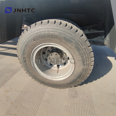 De witte Militaire Vrachtwagen 4X4 van HOWO voor Militair Transport