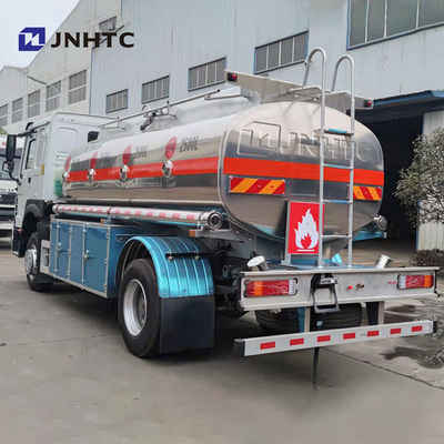 6 van de Legeringssinotruk Howo van het wielaluminium de Tankervrachtwagen 10000 Liter met Automaat