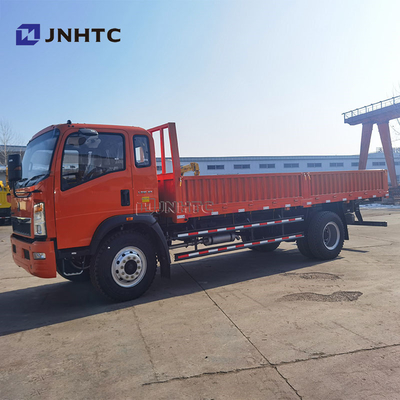 Warm te koop HOWO vrachtwagens 4X2 6 wielen 8-10Tons licht rechts rijden met airconditioning